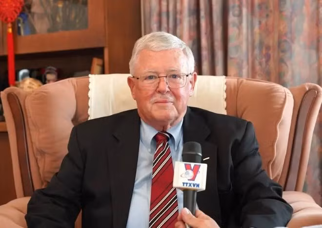 El profesor Carl Thayer en una entrevista con la VNA. (Foto: VNA)