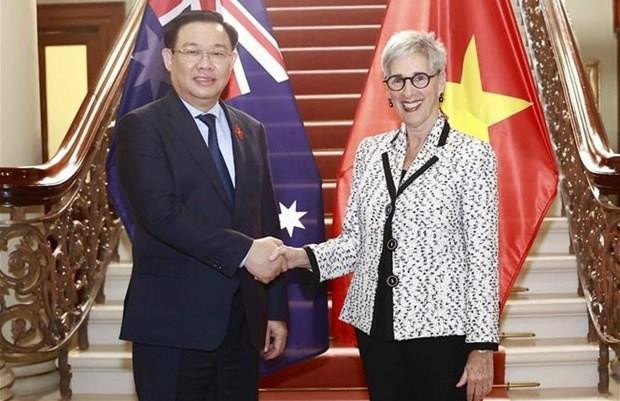 El presidente de la Asamblea Nacional de Vietnam, Vuong Dinh Hue, y la gobernadora del Estado de Victoria, Linda Dessau. (Fotografía: VNA)