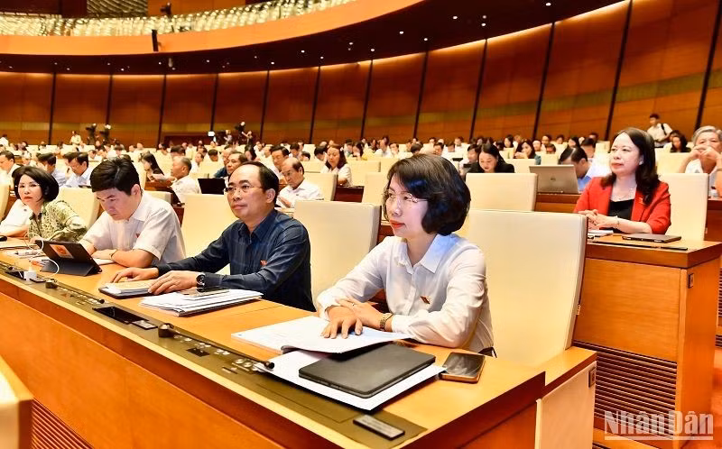 Evalúa Parlamento vietnamita uso de recursos para lucha contra Covid-19