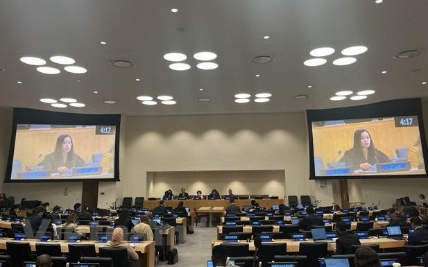 La consejera ministra Le Thi Minh Thoa, subjefa de la misión permanente de Vietnam en las Naciones Unidas, haba en la sesión. (Fotografía: VNA)