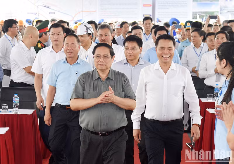 El premier asiste al evento.