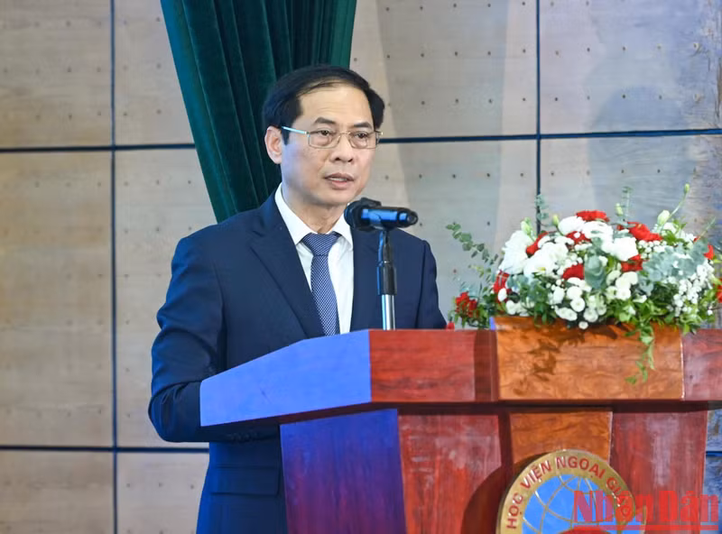 El canciller de Vietnam Bui Thanh Son habla en el evento. El canciller de Vietnam Bui Thanh Son habla en el evento.