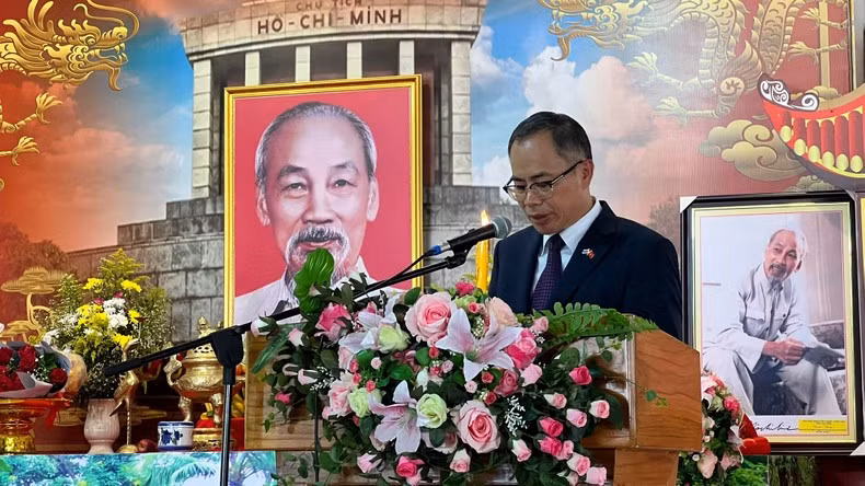 El embajador de Hanói en Bangkok, Phan Chi Thanh, habla en la cita.