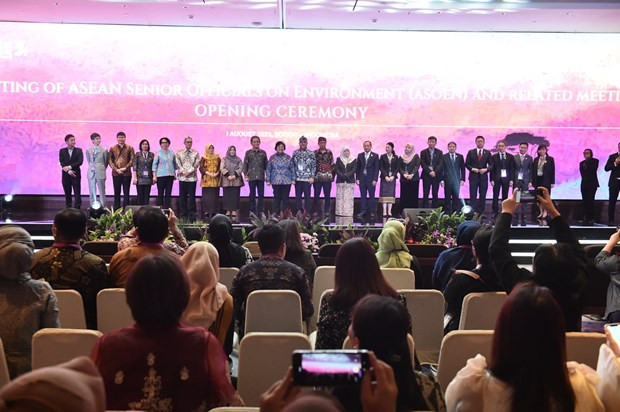 Representantes de países participantes en la ASOEN 34 (Fotografía: VNA)