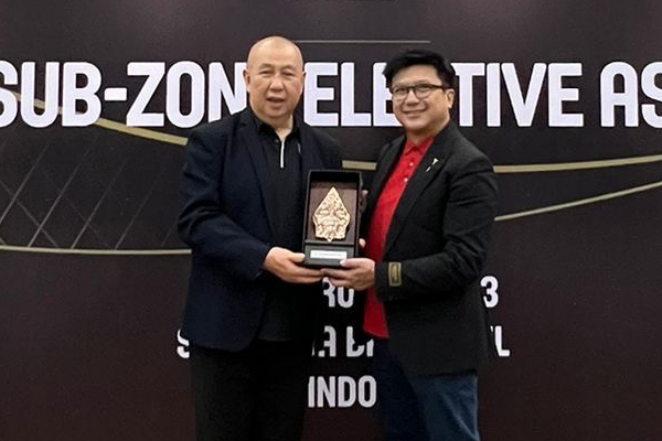 El presidente de la Federación de Baloncesto de Vietnam (VBF), Nguyen Bao Hoang (Derecha) (Fotografía: VBF)