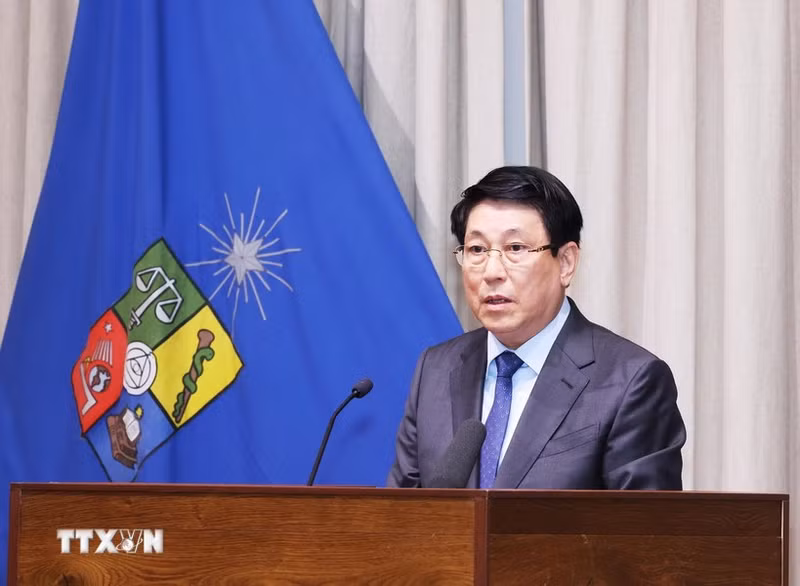 Luong Cuong interviene en el evento. Luong Cuong interviene en el evento.