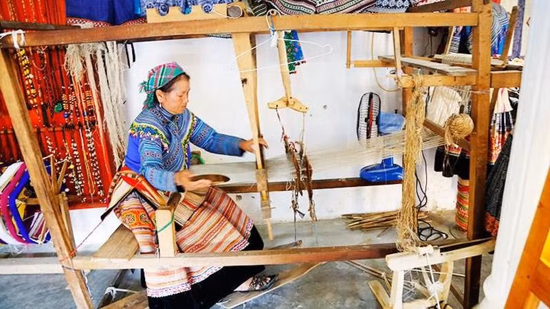 Demostración del tradicional oficio local en el destino. Demostración del tradicional oficio local en el destino.