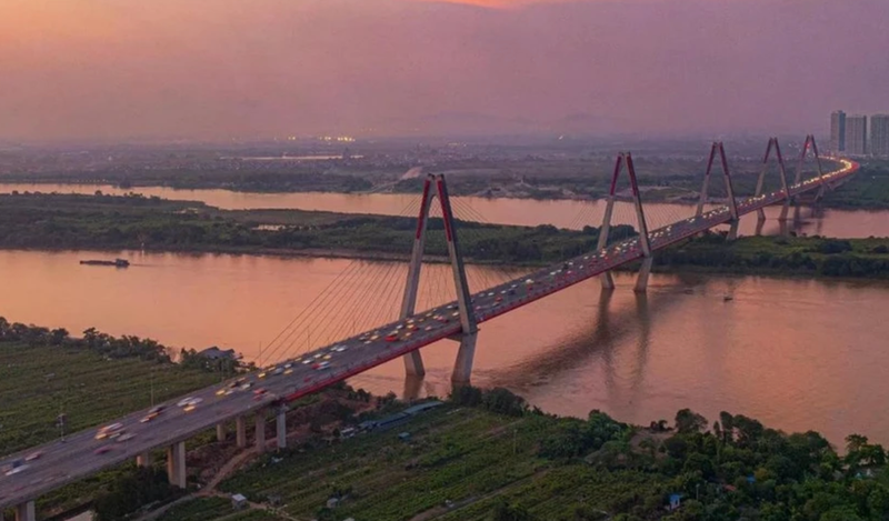 El puente Nhat Tan comienza a construirse en 2009 y finaliza en 2015 (Foto: VNA)