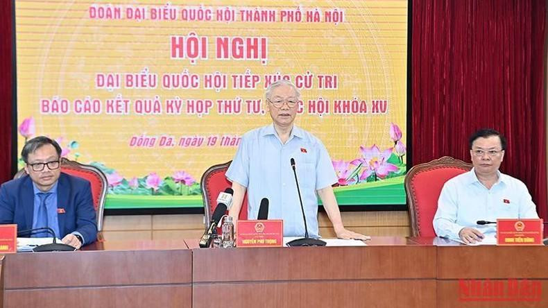 El secretario general del PCV, Nguyen Phu Trong habla en el evento. 