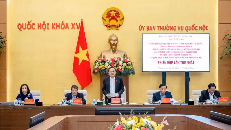 El presidente de la Asamblea Nacional de Vietnam, Tran Thanh Man, preside la reunión.