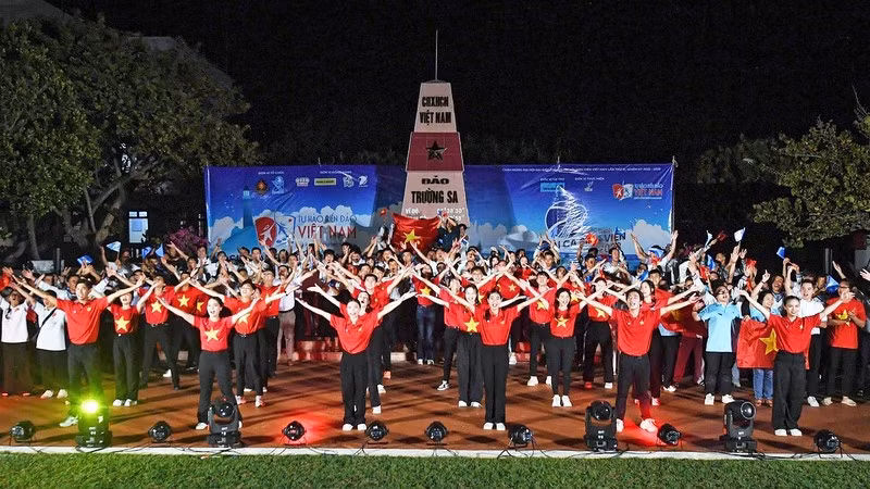 Programa musical llama a jóvenes vietnamitas a vivir una vida humana