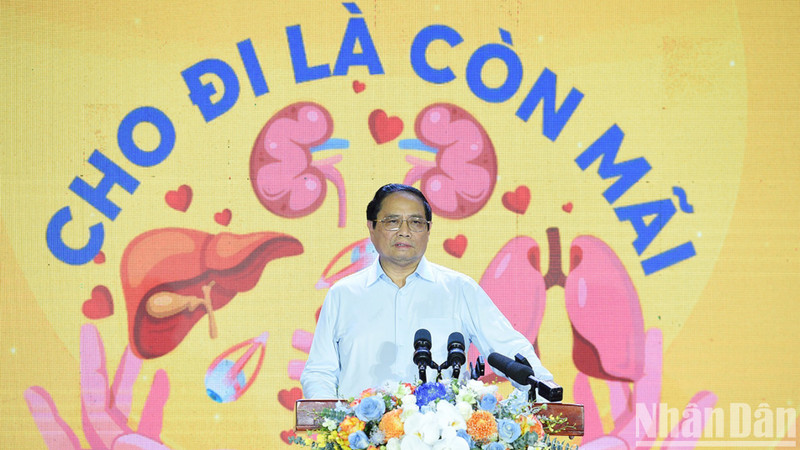 El primer ministro de Vietnam, Pham Minh Chinh, habla en el evento.
