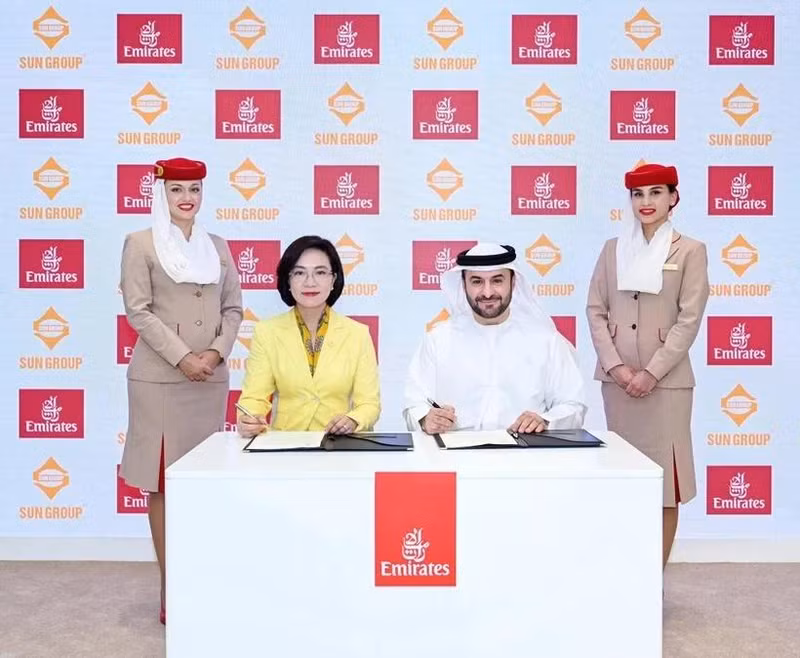 Sun Group firma un memorando de entendimiento con Emirates el 30 de abril de 2025. (Foto: Sun Group)