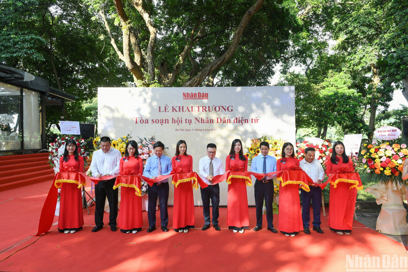 Redacción de Nhan Dan Digital inaugura la sala de redacción convergente 