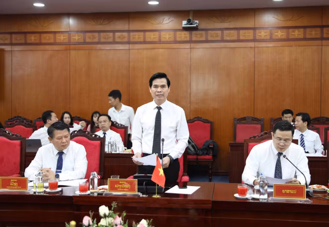 El secretario del Comité del Partido Comunista de Vietnam en Son La, Hoang Quoc Khanh, habla en la reunión. (Foto: VNA)