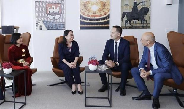 Zdenko Lucić, secretario de Estado del Ministerio de Relaciones Exteriores de Croacia, recibe a la vicepresidenta Vo Thi Anh Xuan. (Fotografía: VNA)