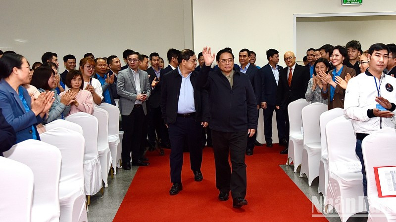 El primer ministro vietnamita, Pham Minh Chinh, en el programa.