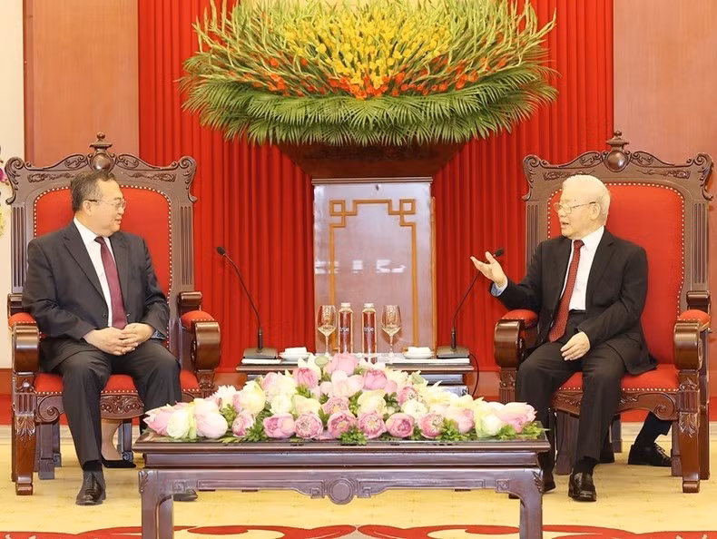 Phu Trong habla en el encuentro.