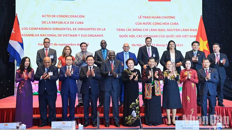 Asistentes a la ceremonia. 