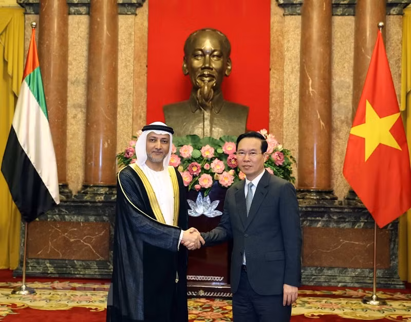 El presidente Vo Van Thuong recibe a Bader Almatrooshi. El presidente Vo Van Thuong recibe a Bader Almatrooshi.