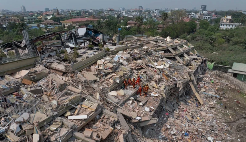 Escombros vistos en Mandalay, Myanmar, tras el terremoto del 28 de marzo (Foto: VNA)