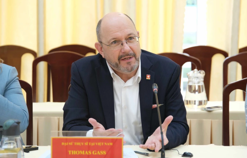 El embajador de Suiza en Vietnam, Thomas Gass, interviene en la cita (Foto: VNA)