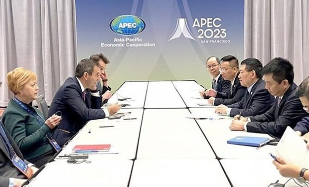 El ministro de Finanzas de Vietnam, Ho Duc Phoc, en la reunión con el ministro australiano del Tesoro, Jim Chalmers (Fotografía: VNA)