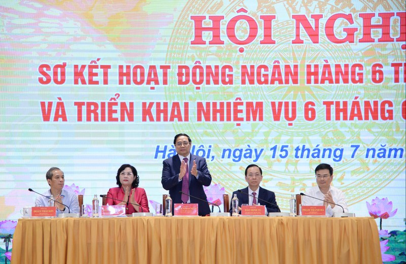 El primer ministro Pham Minh Chinh en la conferencia. 