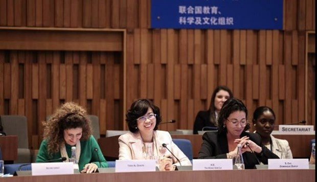 La embajadora Le Thi Hong Van (centro) (Fotografía: VNA)