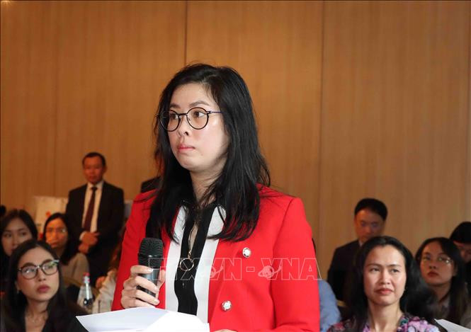 Nguyen Doan Hoai Thu, de la Cámara de Comercio de Luxemburgo, habla en el evento. (Foto: Nhan Dan)