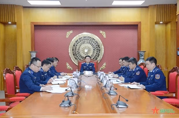 En la reunión en línea (Foto: qdnd.vn)