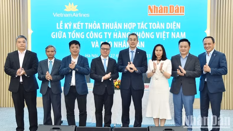 Ejecutivos de ambas entidades en la cita.