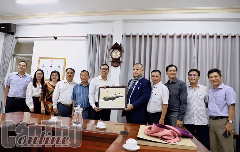 En el evento (Fotografía: baocantho.com.vn)