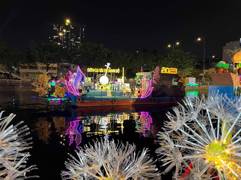 Abren en Ciudad Ho Chi Minh mercado de flores de primavera del Año Nuevo Lunar 2023