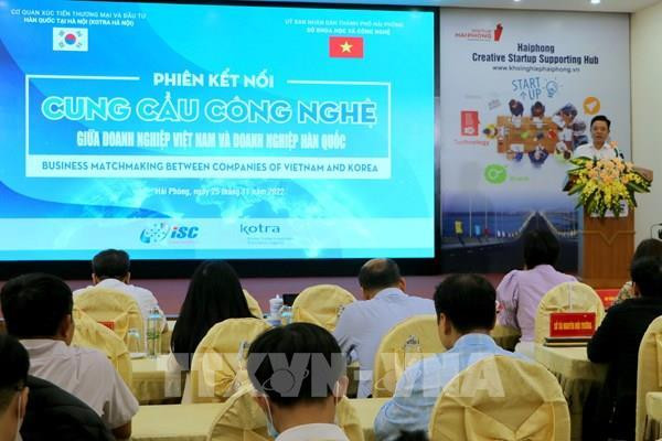 Tran Quang Tuan, director del Servicio de Ciencia y Tecnología de la provincia de Hai Phong habla en el evento. (Fotografía: VNA)