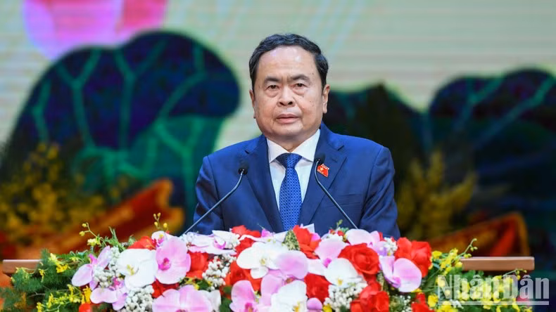 El presidente de la Asamblea Nacional de Vietnam, Tran Thanh Man, habla en el evento. 