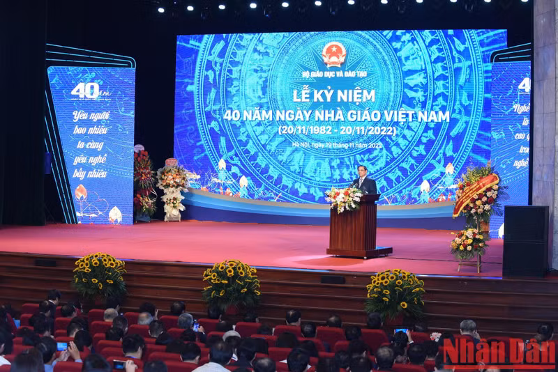 El primer ministro de Vietnam, Pham Minh Chinh, interviene en la ceremonia. 