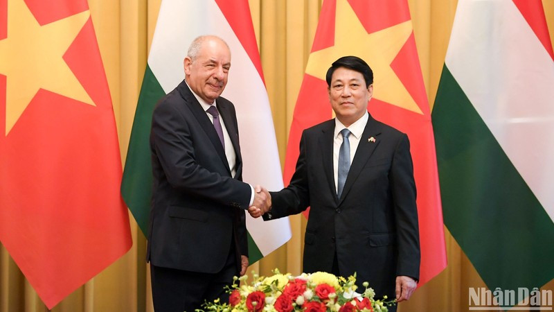 El presidente de Vietnam, Luong Cuong, y su homólogo húngaro, Tamás Sulyok. (Foto: Nhan Dan)