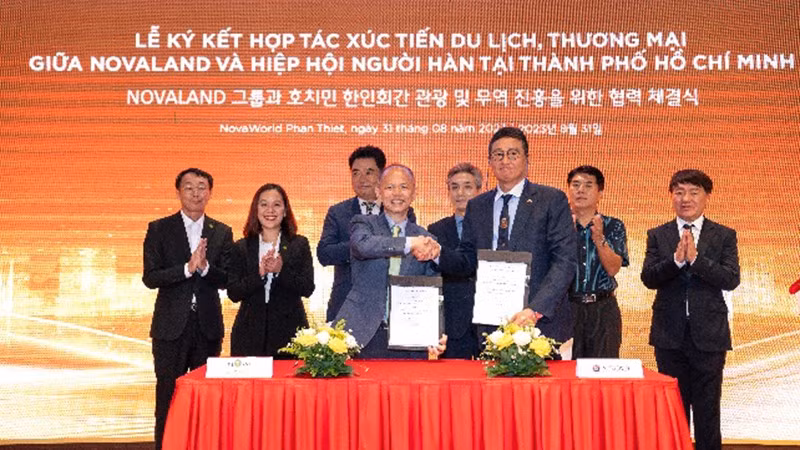 En la firma. (Fotografía: Nhan Dan)