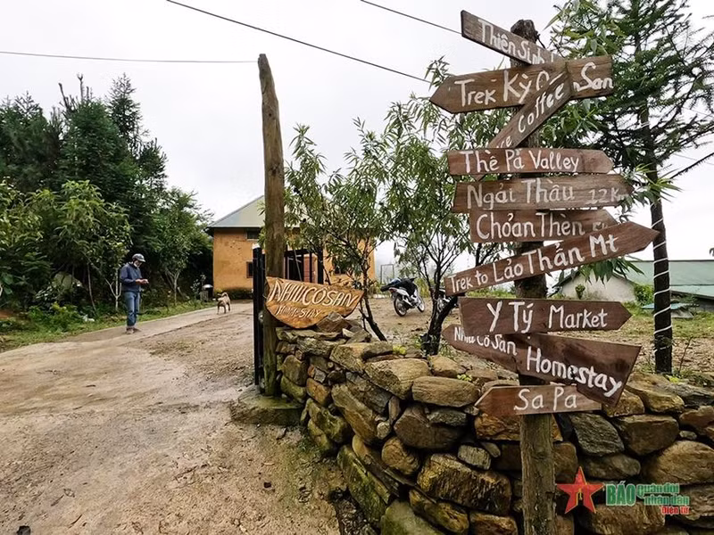 Un sitio para que los visitantes tomen fotos de recuerdo de esta tierra montañosa.
