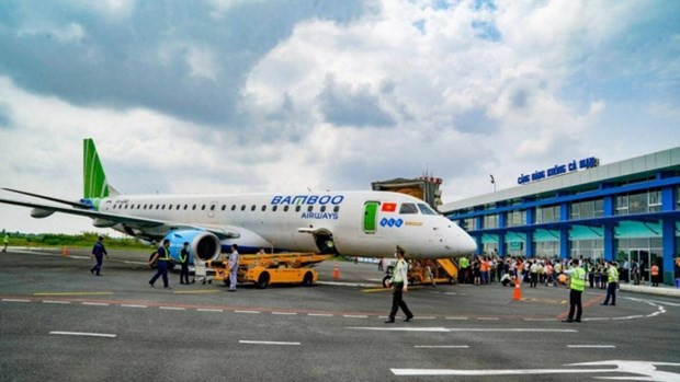 Un avión de Bamboo Airways en el aeropuerto de Ca Mau (Fotografía: tuoitre.vn)