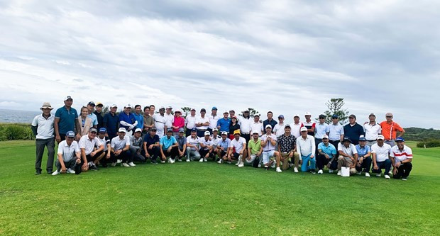 Jugadores participantes en el torneo de golf (Fotografía: VNA)
