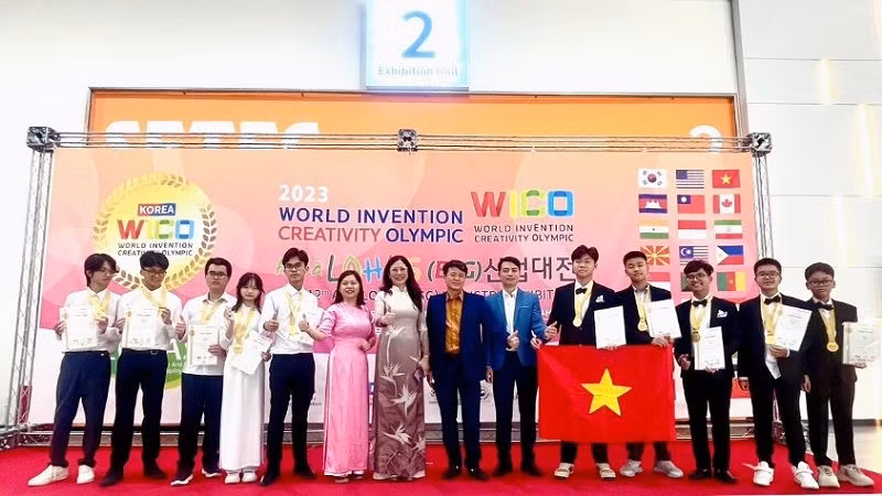 Alumnos de Hanói ganan medallas doradas en Olimpiada Mundial de Creatividad e Invención