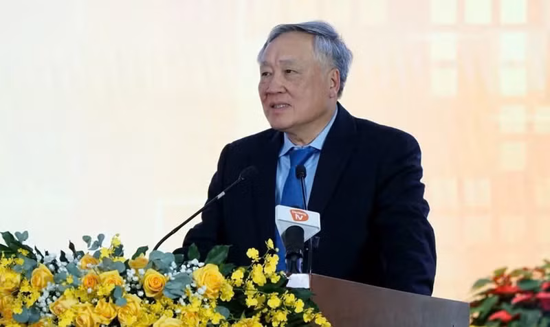 El viceprimer ministro permanente de Vietnam, Nguyen Hoa Binh, pronuncia un discurso en el seminario. (Foto: VNA)