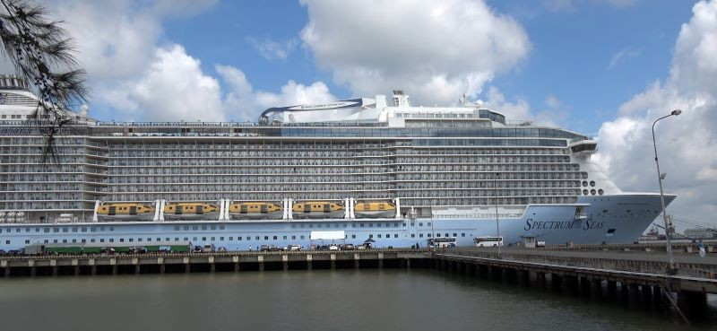 El gigantesco crucero Spectrum of the Seas.