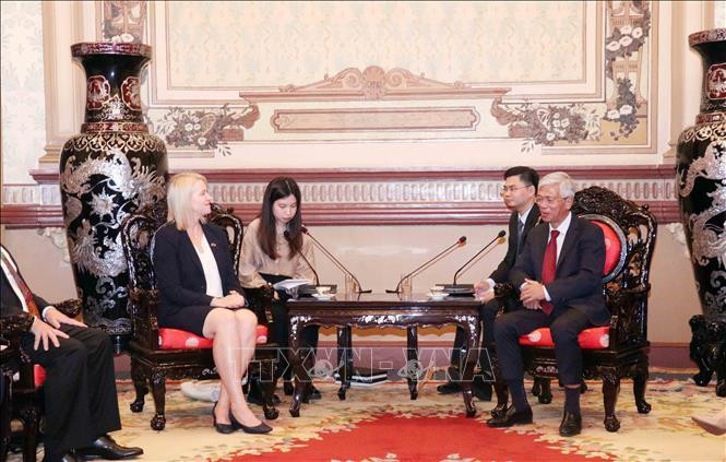 Vo Van Hoan, vicepresidente del Comité Popular de Ciudad Ho Chi Minh y Nicole Manison, viceprimera ministra del Territorio del Norte de Australia (Fotografía: VNA)