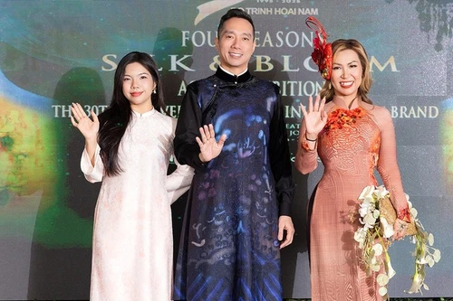 El diseñador Do Trinh Hoai Nam y la artesana Minnie Uyen Thai (derecha). (Foto: Nhan Dan)