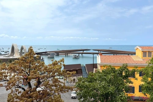 Un rincón del pueblo del atardecer en la isla de Phu Quoc. (Foto: VNA)