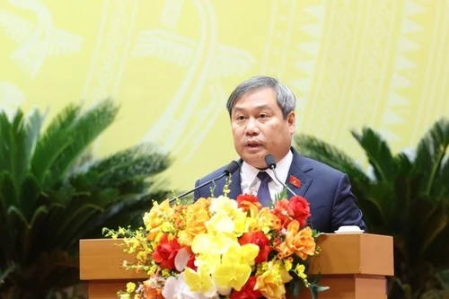 El presidente del Comité Popular de Hanói, Vu Dai Thang, interviene en la reunión. (Foto: Nhan Dan)