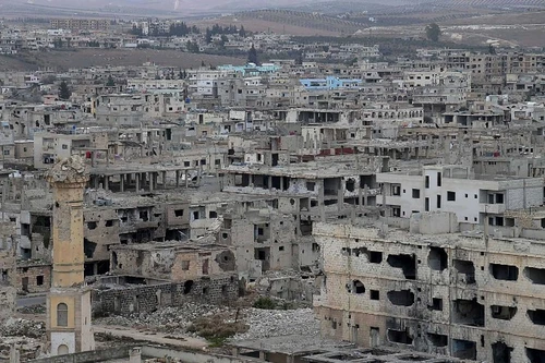 Edificios destruidos por la guerra en una zona de Siria. (Foto: Xinhua/VNA)